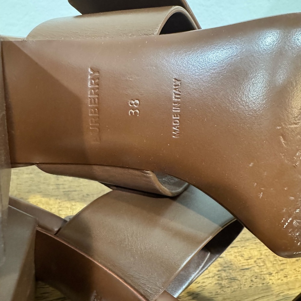 Burberry Virginia 65MM Logo Leather Sandals size 38 - Picture 8 of 8